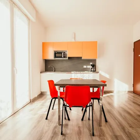 Al 13 Rosso - Lakeside Leisure & Business