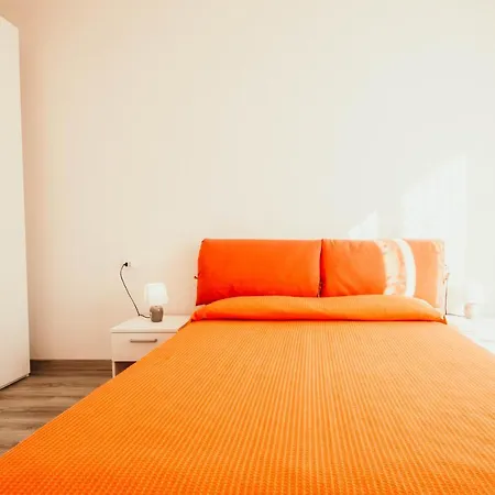 Al 13 Rosso - Lakeside Leisure & Business *