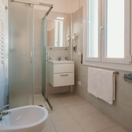 Al 13 Rosso - Lakeside Leisure & Business *