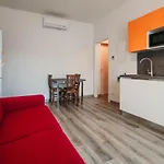 Al 13 Rosso - Lakeside Leisure & Business *