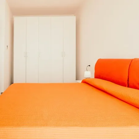 Al 13 Rosso - Lakeside Leisure & Business Lägenhet *